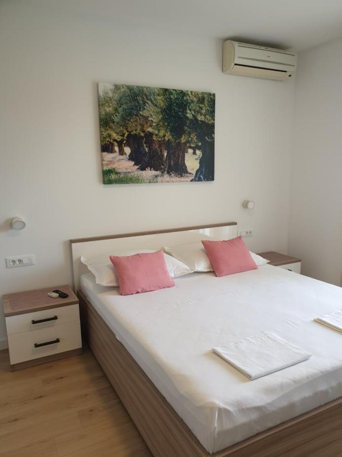Guesthouse Dominovic Brela Bagian luar foto