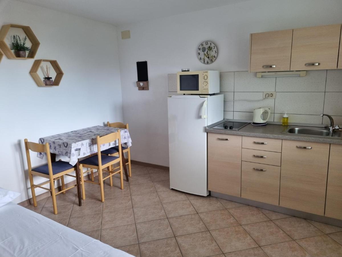 Guesthouse Dominovic Brela Bagian luar foto