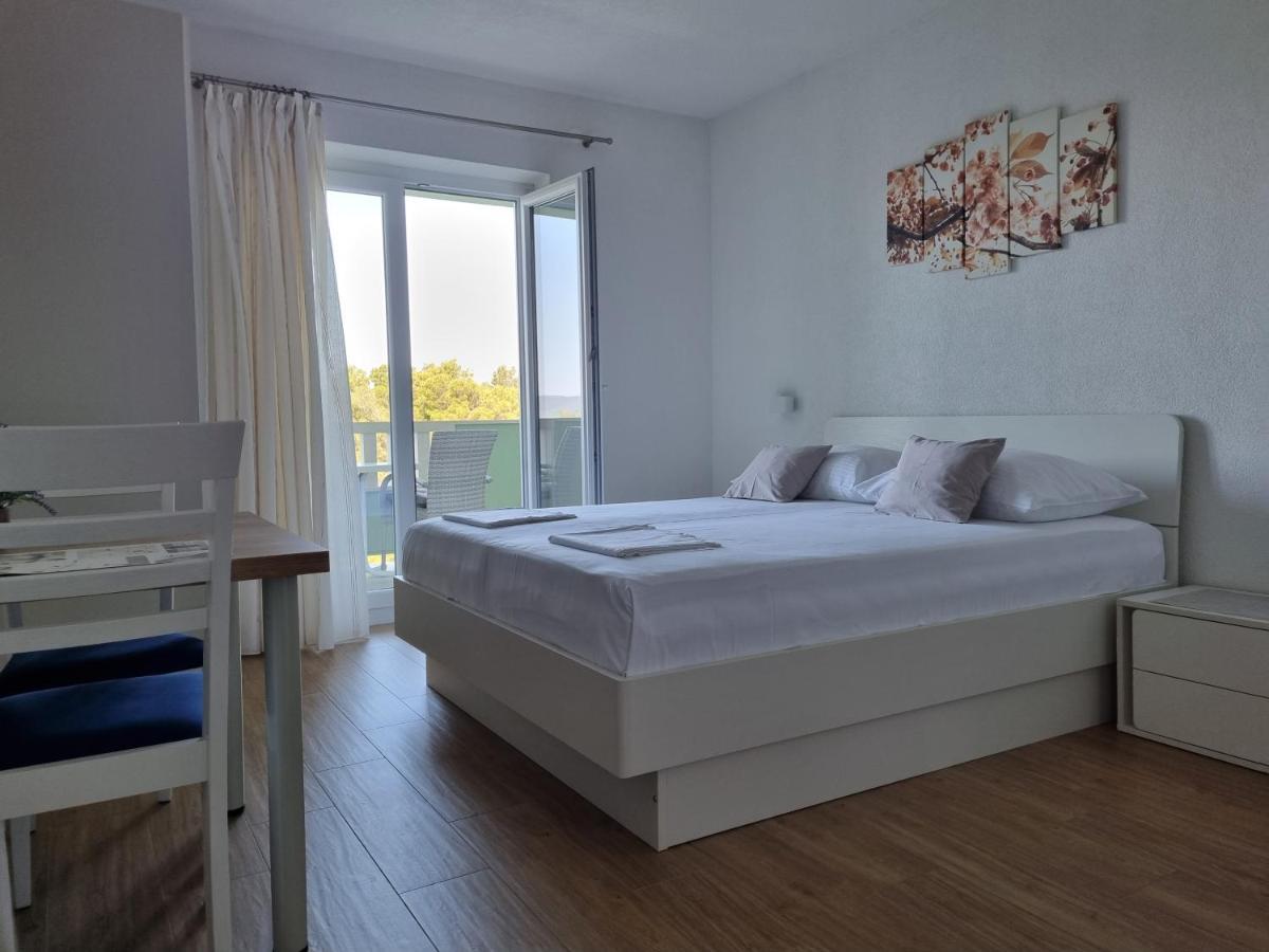 Guesthouse Dominovic Brela Bagian luar foto