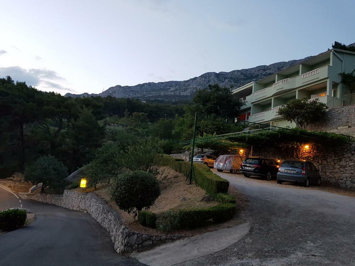 Guesthouse Dominovic Brela Bagian luar foto