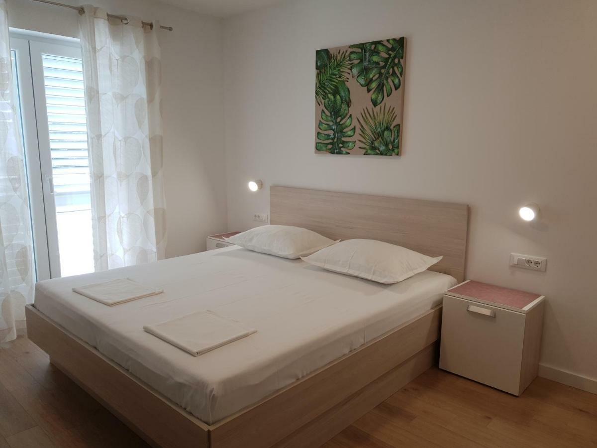 Guesthouse Dominovic Brela Bagian luar foto