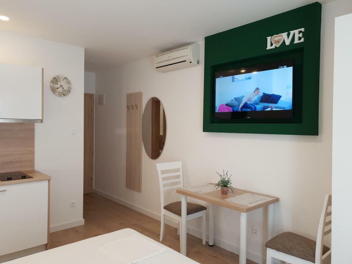 Guesthouse Dominovic Brela Bagian luar foto